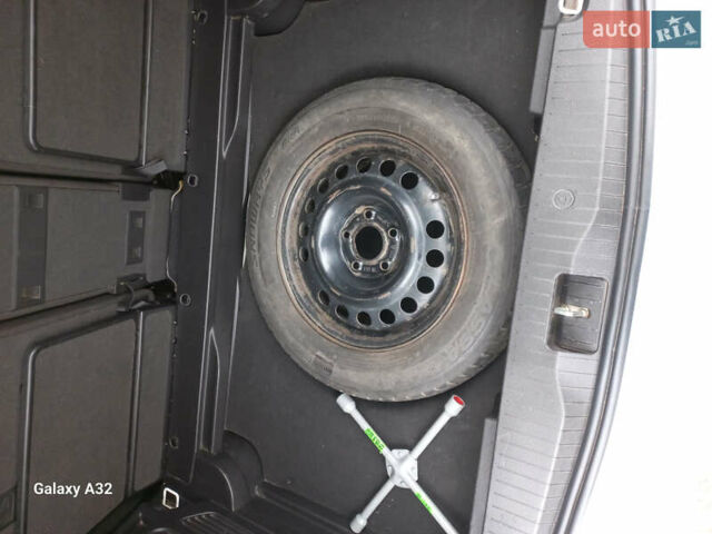 Белый Опель Мерива, объемом двигателя 1.2 л и пробегом 248 тыс. км за 5899 $, фото 15 на Automoto.ua