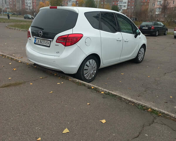 Белый Опель Мерива, объемом двигателя 1.2 л и пробегом 248 тыс. км за 5899 $, фото 2 на Automoto.ua