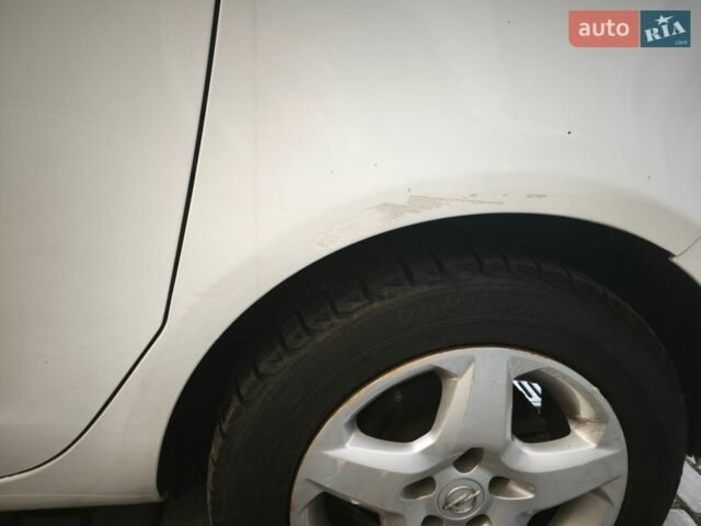 Белый Опель Мерива, объемом двигателя 1.69 л и пробегом 210 тыс. км за 7000 $, фото 17 на Automoto.ua
