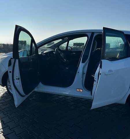 Белый Опель Мерива, объемом двигателя 1.3 л и пробегом 252 тыс. км за 5600 $, фото 10 на Automoto.ua