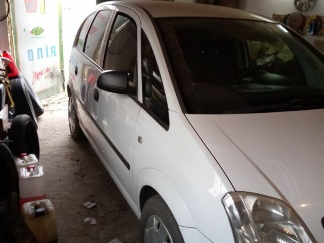 Белый Опель Мерива, объемом двигателя 1.4 л и пробегом 236 тыс. км за 5300 $, фото 1 на Automoto.ua