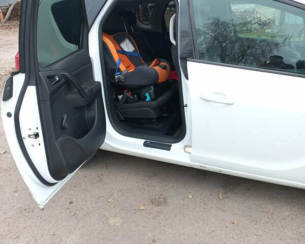 Белый Опель Мерива, объемом двигателя 1.2 л и пробегом 248 тыс. км за 5899 $, фото 18 на Automoto.ua