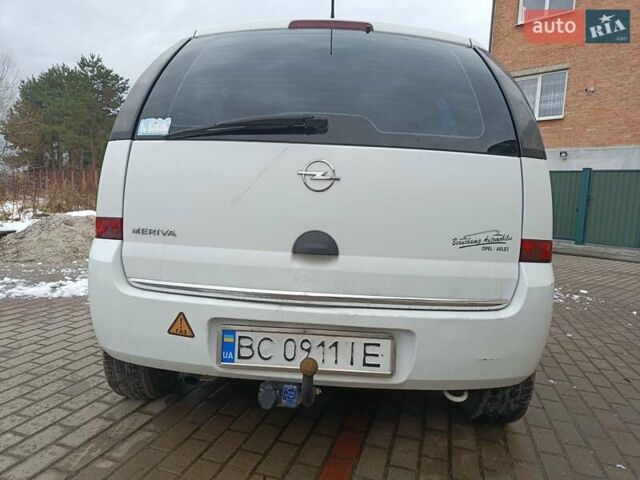 Белый Опель Мерива, объемом двигателя 1.4 л и пробегом 250 тыс. км за 3900 $, фото 3 на Automoto.ua
