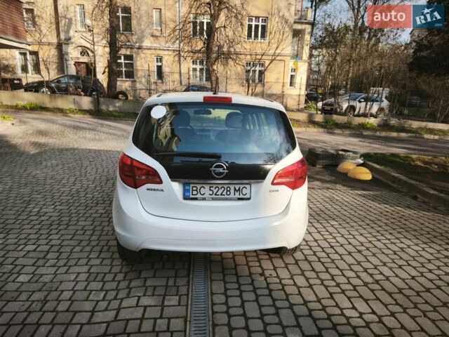 Белый Опель Мерива, объемом двигателя 1.69 л и пробегом 210 тыс. км за 6500 $, фото 1 на Automoto.ua