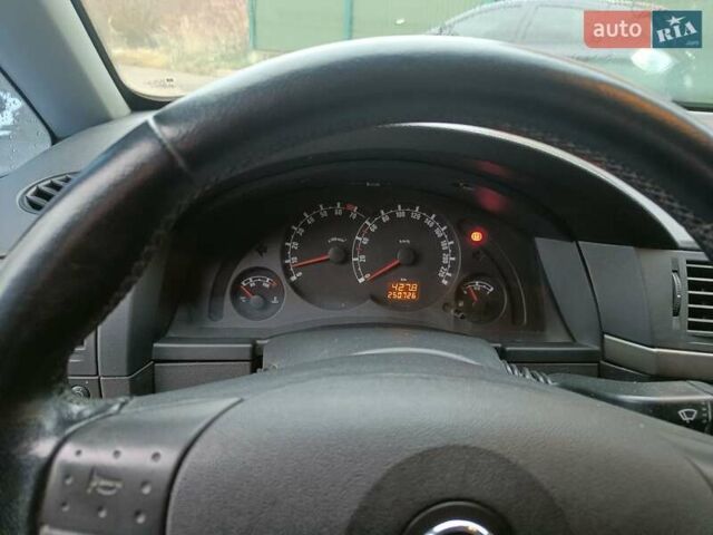Белый Опель Мерива, объемом двигателя 1.4 л и пробегом 250 тыс. км за 3900 $, фото 7 на Automoto.ua