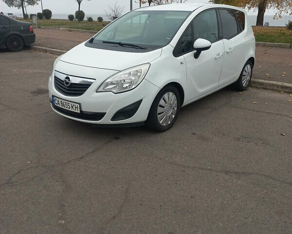 Белый Опель Мерива, объемом двигателя 1.2 л и пробегом 248 тыс. км за 5899 $, фото 7 на Automoto.ua