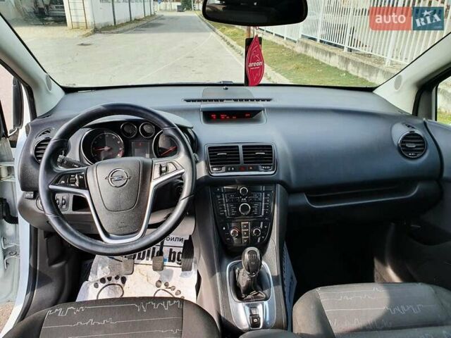 Білий Опель Меріва, об'ємом двигуна 1.4 л та пробігом 160 тис. км за 8000 $, фото 12 на Automoto.ua