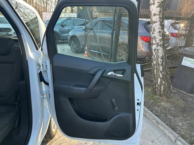 Білий Опель Меріва, об'ємом двигуна 1.3 л та пробігом 252 тис. км за 5500 $, фото 10 на Automoto.ua