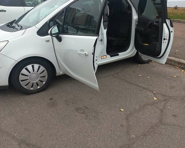 Белый Опель Мерива, объемом двигателя 1.2 л и пробегом 248 тыс. км за 5899 $, фото 10 на Automoto.ua