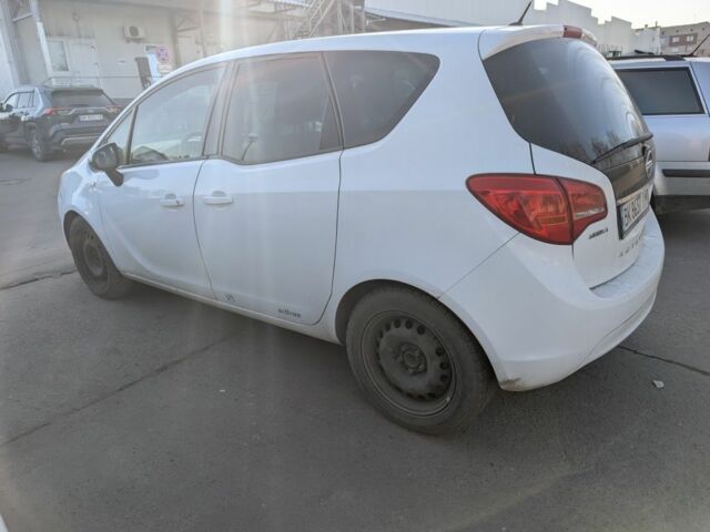 Белый Опель Мерива, объемом двигателя 1.2 л и пробегом 300 тыс. км за 5500 $, фото 2 на Automoto.ua