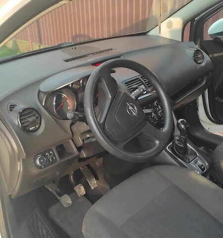 Білий Опель Меріва, об'ємом двигуна 1.3 л та пробігом 241 тис. км за 6500 $, фото 6 на Automoto.ua