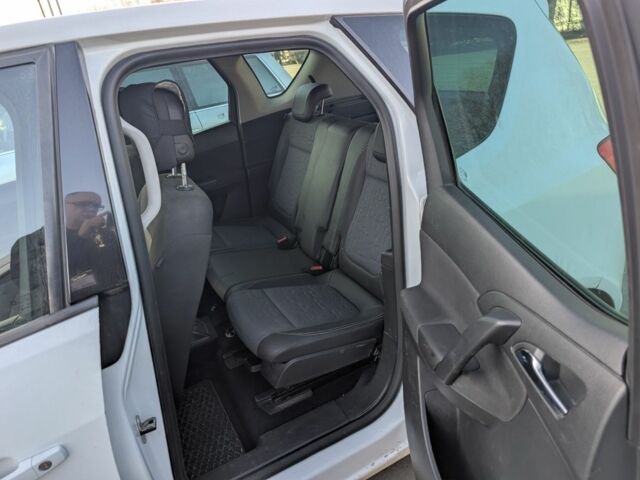 Белый Опель Мерива, объемом двигателя 1.2 л и пробегом 300 тыс. км за 5500 $, фото 7 на Automoto.ua