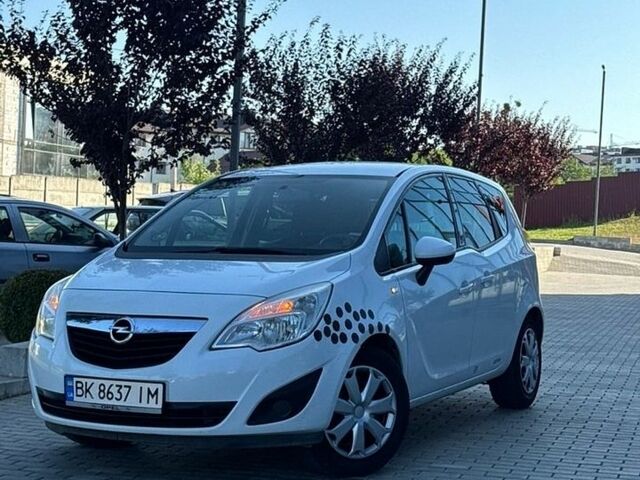Белый Опель Мерива, объемом двигателя 1.2 л и пробегом 306 тыс. км за 4500 $, фото 3 на Automoto.ua