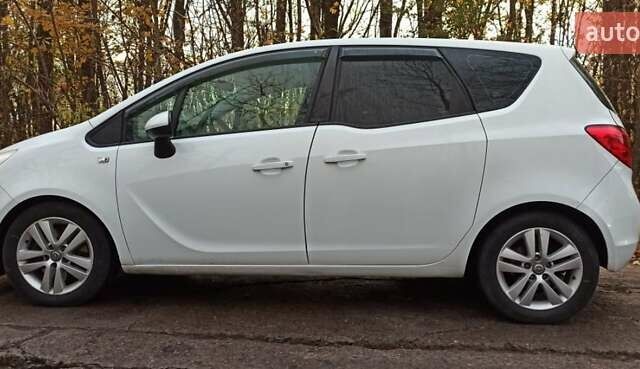 Белый Опель Мерива, объемом двигателя 1.69 л и пробегом 340 тыс. км за 6000 $, фото 6 на Automoto.ua