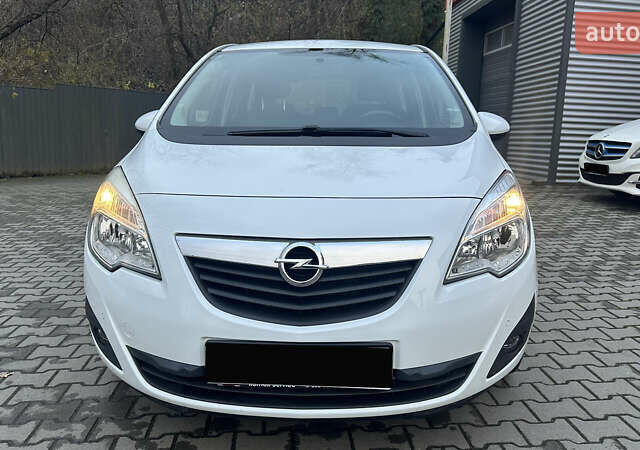 Белый Опель Мерива, объемом двигателя 1.36 л и пробегом 190 тыс. км за 7500 $, фото 8 на Automoto.ua