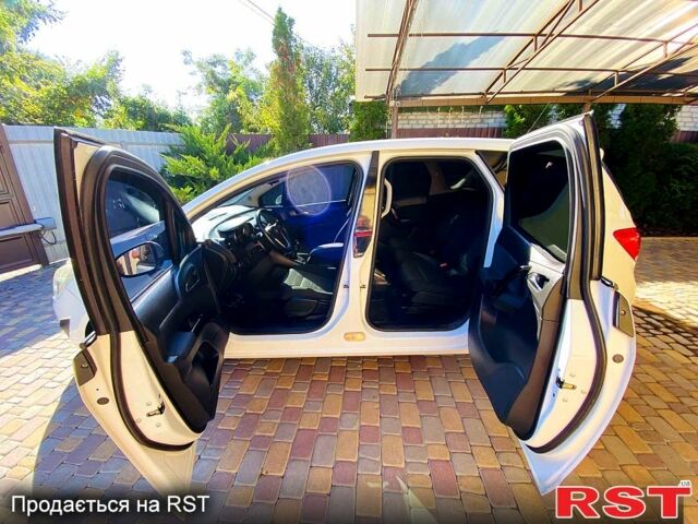 Белый Опель Мерива, объемом двигателя 1.7 л и пробегом 225 тыс. км за 6950 $, фото 3 на Automoto.ua