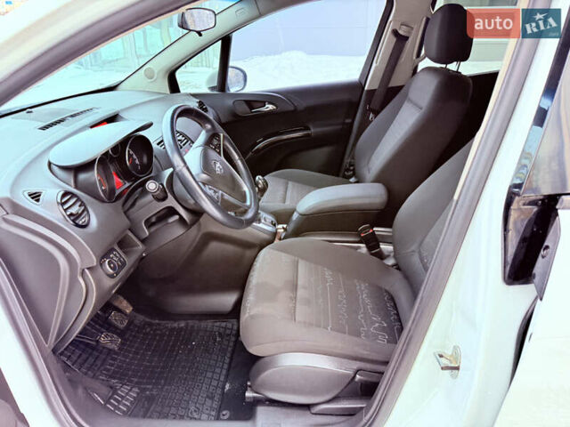 Білий Опель Меріва, об'ємом двигуна 1.7 л та пробігом 240 тис. км за 6700 $, фото 23 на Automoto.ua