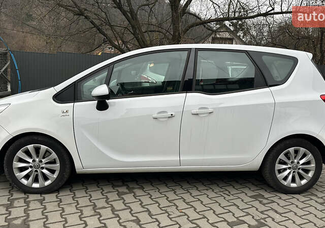 Белый Опель Мерива, объемом двигателя 1.36 л и пробегом 190 тыс. км за 7500 $, фото 1 на Automoto.ua