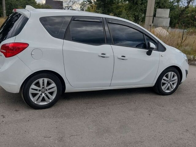 Білий Опель Меріва, об'ємом двигуна 1.69 л та пробігом 245 тис. км за 7000 $, фото 17 на Automoto.ua