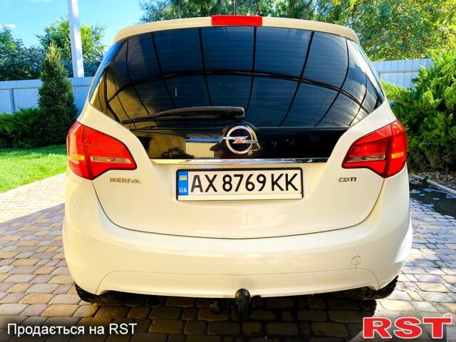 Белый Опель Мерива, объемом двигателя 1.7 л и пробегом 225 тыс. км за 6950 $, фото 2 на Automoto.ua