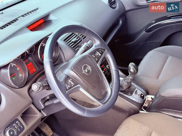 Білий Опель Меріва, об'ємом двигуна 1.7 л та пробігом 240 тис. км за 6700 $, фото 2 на Automoto.ua