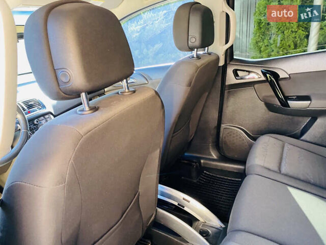 Белый Опель Мерива, объемом двигателя 1.69 л и пробегом 245 тыс. км за 6800 $, фото 49 на Automoto.ua