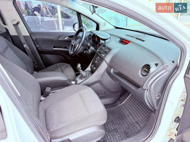 Білий Опель Меріва, об'ємом двигуна 1.7 л та пробігом 240 тис. км за 6700 $, фото 32 на Automoto.ua