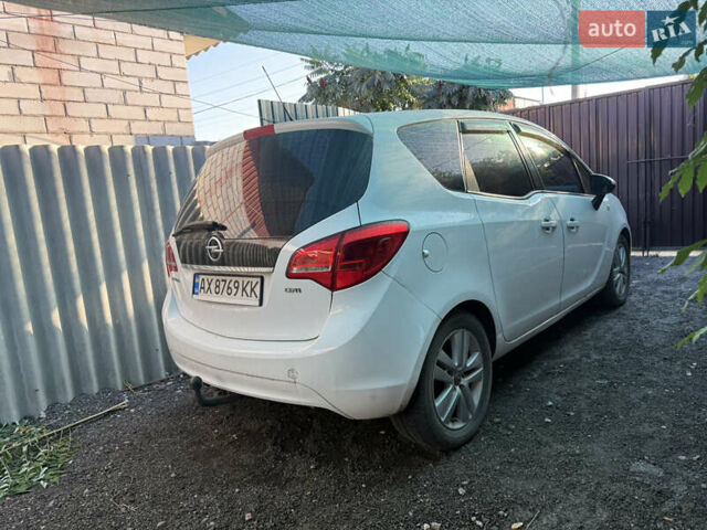 Белый Опель Мерива, объемом двигателя 1.7 л и пробегом 241 тыс. км за 6200 $, фото 3 на Automoto.ua