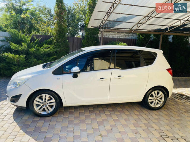 Белый Опель Мерива, объемом двигателя 1.69 л и пробегом 245 тыс. км за 6800 $, фото 14 на Automoto.ua