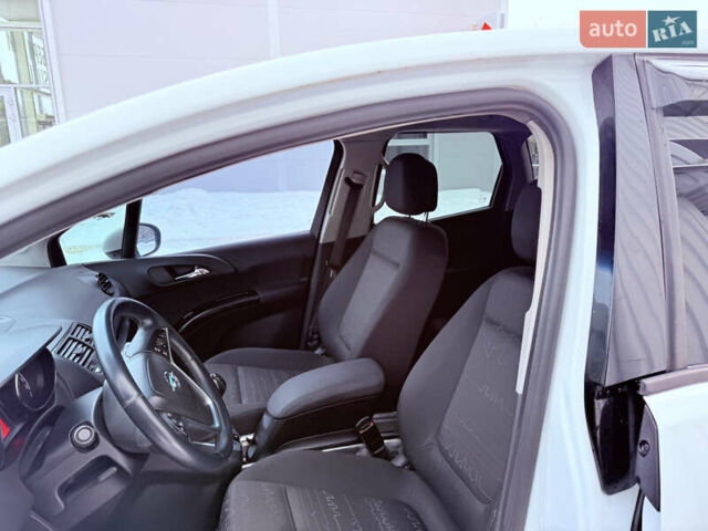 Белый Опель Мерива, объемом двигателя 1.7 л и пробегом 245 тыс. км за 6650 $, фото 37 на Automoto.ua