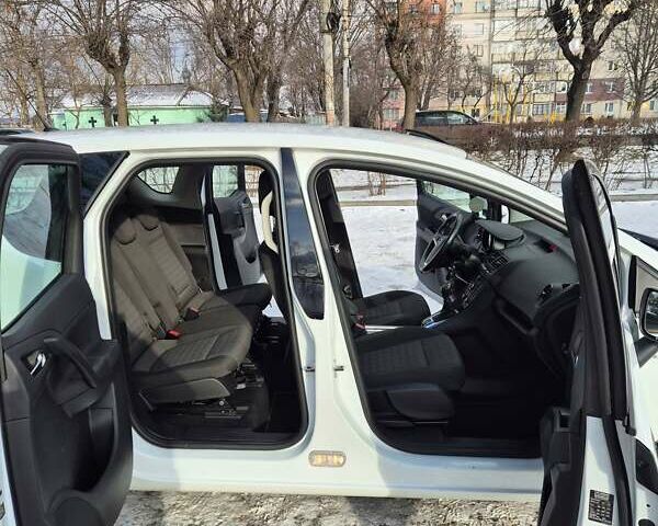 Білий Опель Меріва, об'ємом двигуна 1.36 л та пробігом 190 тис. км за 8200 $, фото 10 на Automoto.ua