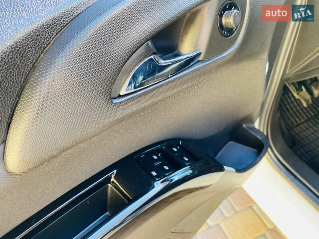 Белый Опель Мерива, объемом двигателя 1.69 л и пробегом 245 тыс. км за 6800 $, фото 39 на Automoto.ua