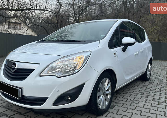 Белый Опель Мерива, объемом двигателя 1.36 л и пробегом 190 тыс. км за 7500 $, фото 9 на Automoto.ua