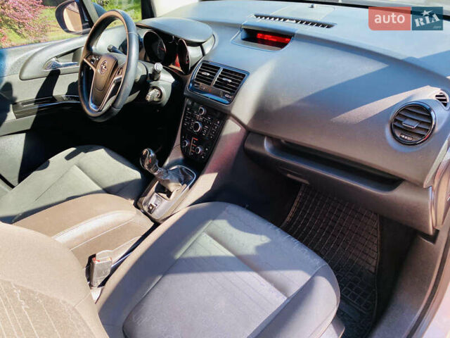 Белый Опель Мерива, объемом двигателя 1.69 л и пробегом 245 тыс. км за 6800 $, фото 22 на Automoto.ua