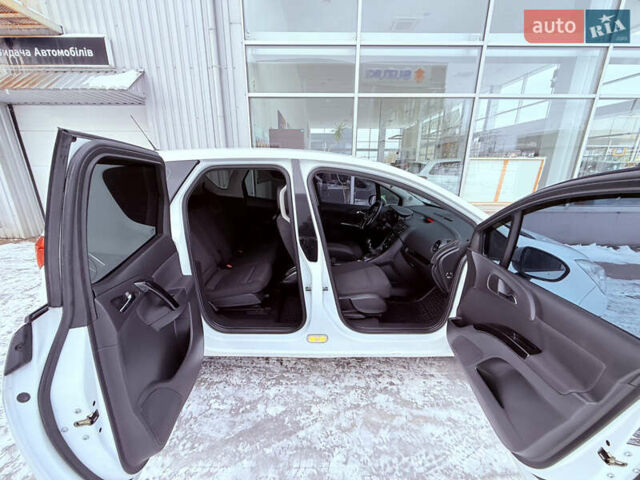 Білий Опель Меріва, об'ємом двигуна 1.7 л та пробігом 240 тис. км за 6700 $, фото 27 на Automoto.ua