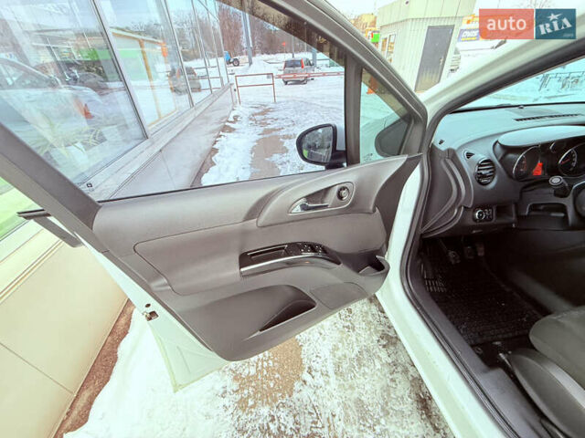 Білий Опель Меріва, об'ємом двигуна 1.7 л та пробігом 240 тис. км за 6700 $, фото 29 на Automoto.ua