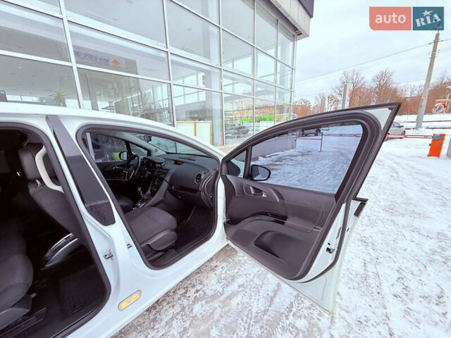 Білий Опель Меріва, об'ємом двигуна 1.7 л та пробігом 240 тис. км за 6700 $, фото 24 на Automoto.ua
