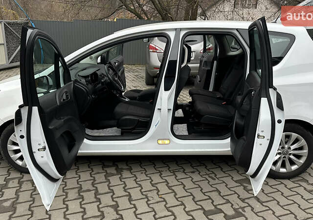 Белый Опель Мерива, объемом двигателя 1.36 л и пробегом 190 тыс. км за 7500 $, фото 6 на Automoto.ua