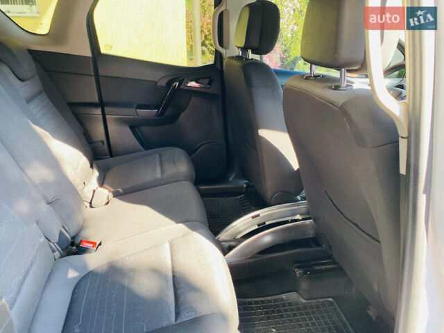 Белый Опель Мерива, объемом двигателя 1.69 л и пробегом 245 тыс. км за 6800 $, фото 27 на Automoto.ua