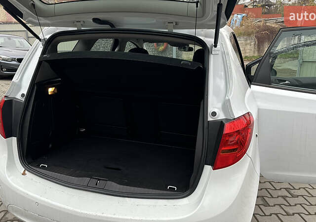 Белый Опель Мерива, объемом двигателя 1.36 л и пробегом 190 тыс. км за 7500 $, фото 5 на Automoto.ua