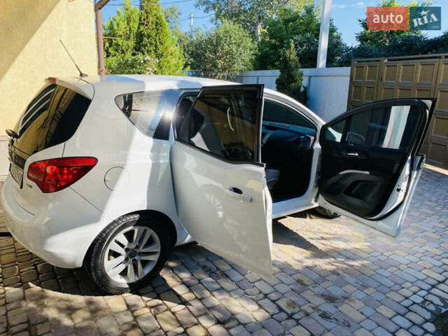 Белый Опель Мерива, объемом двигателя 1.69 л и пробегом 245 тыс. км за 6800 $, фото 23 на Automoto.ua