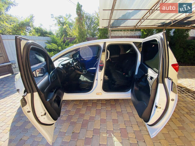 Белый Опель Мерива, объемом двигателя 1.69 л и пробегом 245 тыс. км за 6800 $, фото 31 на Automoto.ua