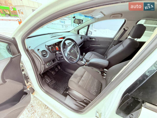 Белый Опель Мерива, объемом двигателя 1.7 л и пробегом 245 тыс. км за 6650 $, фото 19 на Automoto.ua