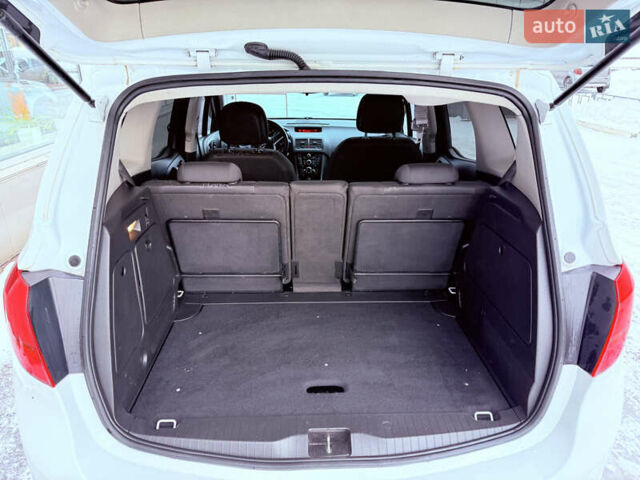 Белый Опель Мерива, объемом двигателя 1.7 л и пробегом 245 тыс. км за 6650 $, фото 9 на Automoto.ua