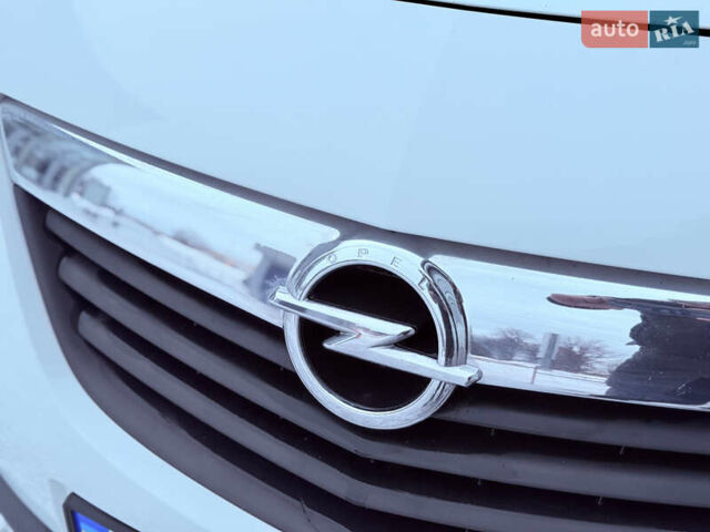 Білий Опель Меріва, об'ємом двигуна 1.7 л та пробігом 240 тис. км за 6700 $, фото 37 на Automoto.ua