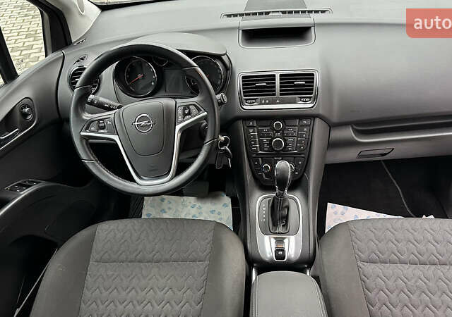 Белый Опель Мерива, объемом двигателя 1.36 л и пробегом 190 тыс. км за 7500 $, фото 4 на Automoto.ua