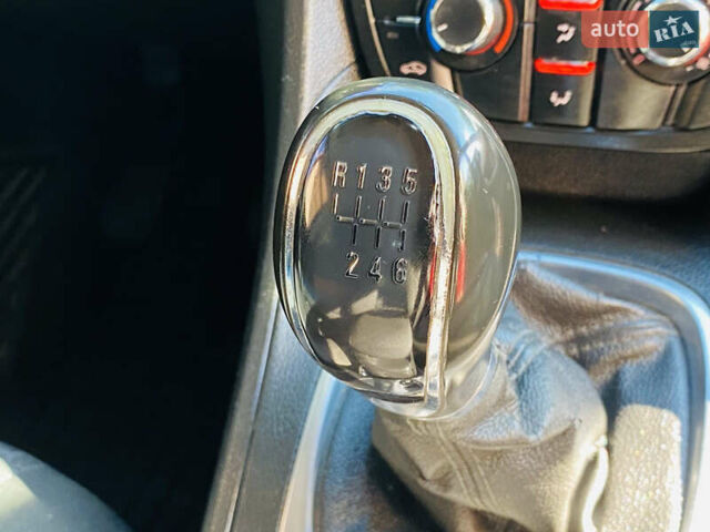 Белый Опель Мерива, объемом двигателя 1.69 л и пробегом 245 тыс. км за 6800 $, фото 20 на Automoto.ua