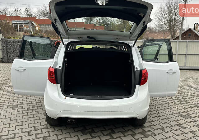 Белый Опель Мерива, объемом двигателя 1.36 л и пробегом 190 тыс. км за 7500 $, фото 7 на Automoto.ua