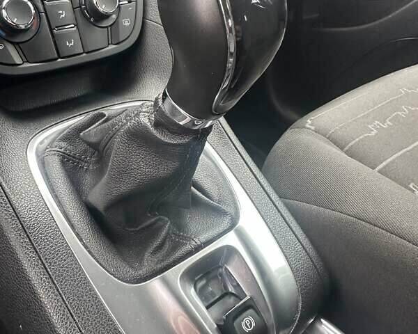 Белый Опель Мерива, объемом двигателя 1.6 л и пробегом 198 тыс. км за 8500 $, фото 21 на Automoto.ua