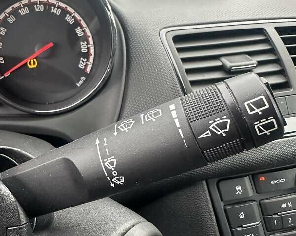 Белый Опель Мерива, объемом двигателя 1.6 л и пробегом 198 тыс. км за 8500 $, фото 27 на Automoto.ua